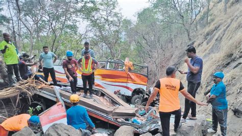 Old Pune Mumbai Accident Quick Response Of Rescue Teams Helps Save