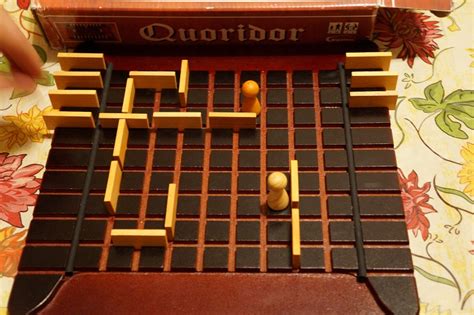 Strategy Game: Quoridor (ages 6+) - Homeschool Den