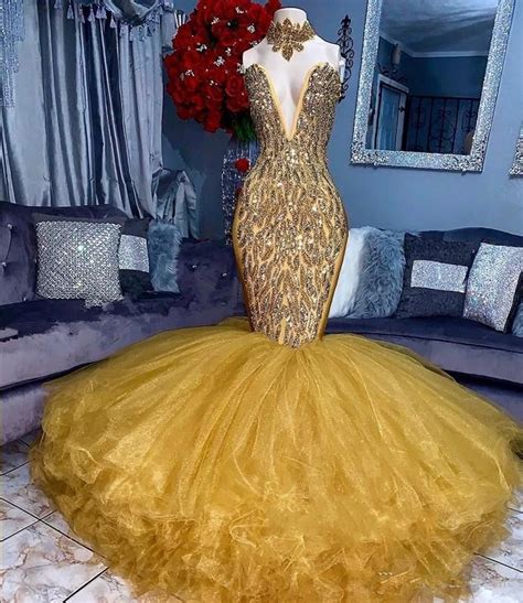 2019 Yellow Mermaid Prom Dresses V Neck Beads Sequins Shiny Plus Size