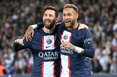 Neymar et Messi pleurent le PSG déchire un chèque Foot 01