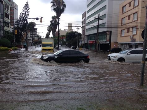 G1 Temporal granizo causa alagamentos em Porto Alegre notícias