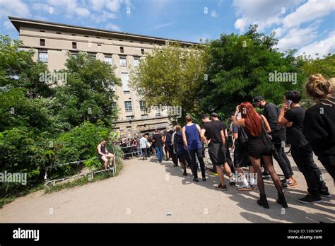 Berghain Berlin Club Fotos Und Bildmaterial In Hoher Auflösung Alamy