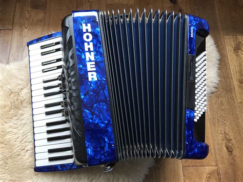 Blue Hohner Br72r N Bravo Iii Piano Accordion 72 Bass 34 Key 3 Reed Silent Key