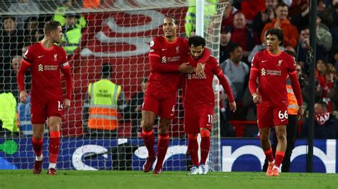 Liverpool Goleia Manchester United E Assume A Liderança Do Inglês