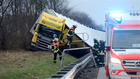 Bei Oyten Lastwagen mit Flüssiggas verunglückt A1 wieder frei