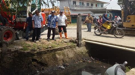 Wali Kota Tindak Lanjuti Keluhan Warga Tentang Drainase Tersumbat