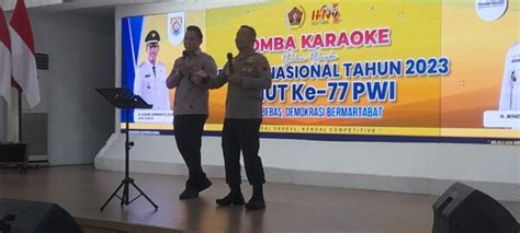 Meriahnya Lomba Karaoke Dalam Rangka HPN 2023 Bupati Dan Kapolres