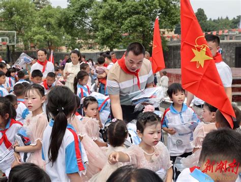 隆回县朴塘完小180名留守儿童共过“六一”集体生日 邵阳 新湖南