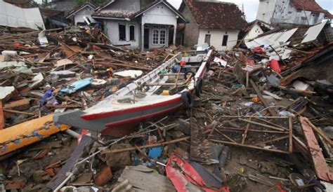 Death Toll From Tsunami Tops 370 As Indonesia Copes With A Rough 2018 ...