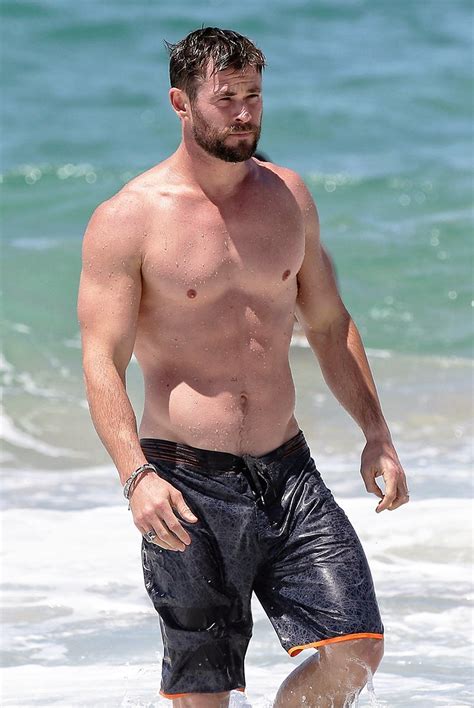 Famous Eye Candy Chris Hemsworth Shirtless In Beach Down Under