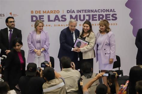 Reconoce Rocha a mujeres que han transformado a Sinaloa en el Día