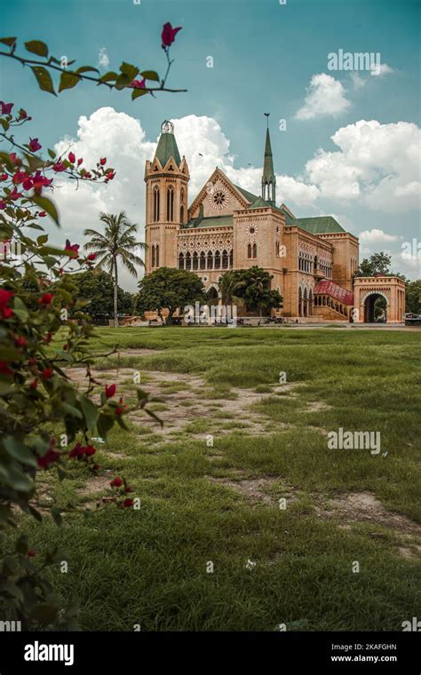 A beautiful view of faisal masjid. unique picture of shah faisal mosque ...