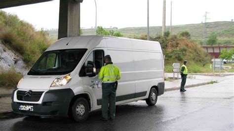 La DGT Con Toda Su Flota De Furgonetas Blancas Para Multar Con 200