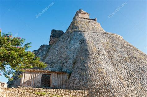 Pir Mide Del Mago En Uxmal Antigua Ciudad Maya Yucat N M Xico