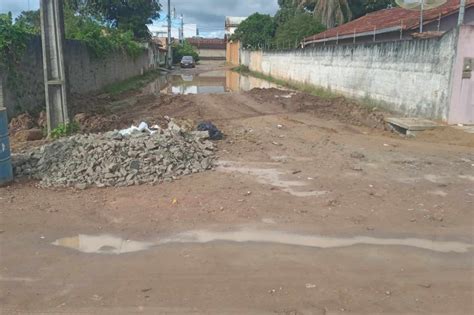 Obra da nova rede de drenagem pluvial no bairro Palmares recém