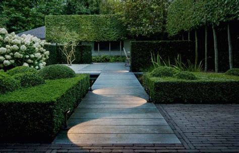 Hardscaping 101: Pathway Lighting - Gardenista