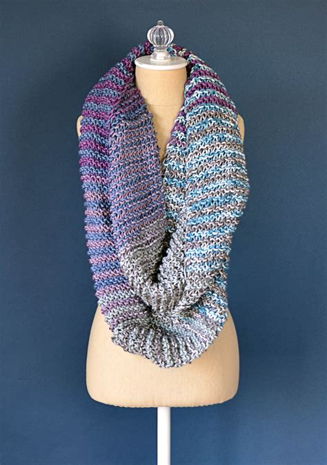 Free Pattern Friday – Squoosh Cowl – Universal Yarn Creative Network