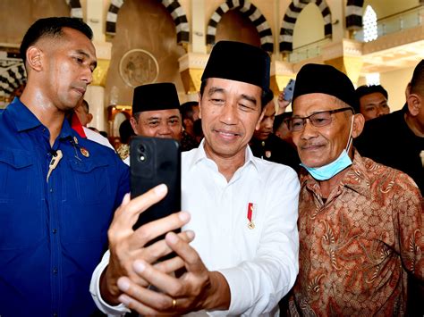 Foto Presiden Jokowi Salat Jumat Dan Resmikan Masjid Agung Madaniyah