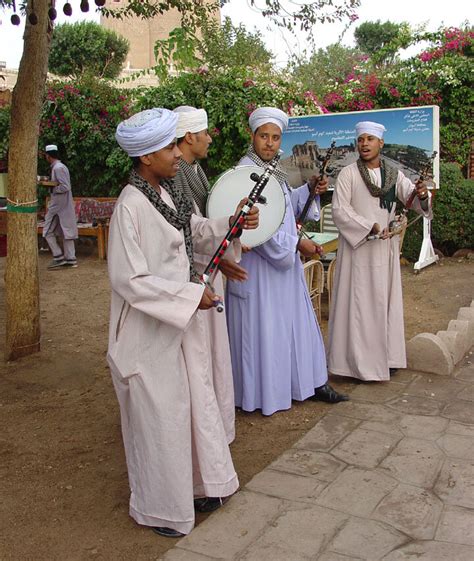 La Galabeya icône de la robe traditionnelle égyptienne Le Progrès