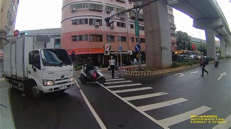 板橋 長安街and板新路口 禮讓行人先行 Give Way To Pedestrians Memberi Jalan Kepada Pejalan Kaki File221118 101418f0