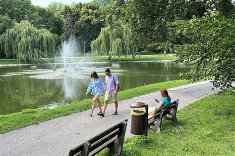 Staw w parku miejskim w Kielcach będzie oczyszczony Park też czeka