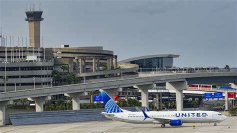 United Airlines Boeing Er Wl N United Airline Flickr