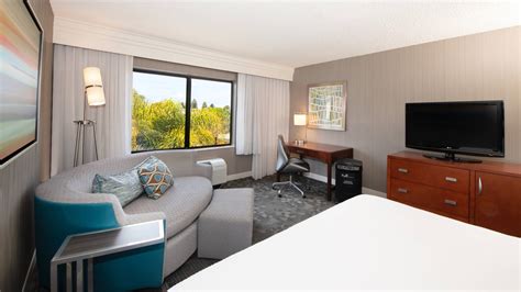 Oakland Airport Hotels | Courtyard Oakland Airport