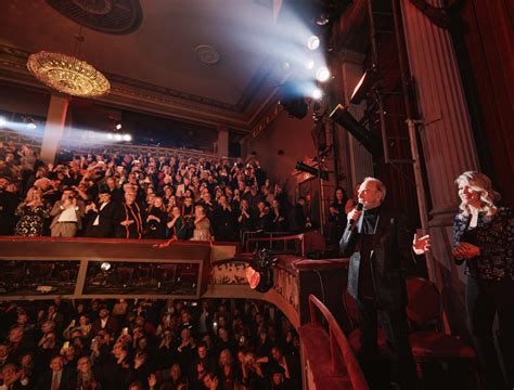 Neil Diamond Surprises ‘a Beautiful Noise Broadway Audience With