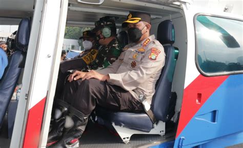 Gunakan Helikopter Kapolda Metro Pangdam Beri Bantuan Korban Banjir