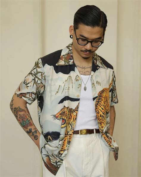 Pin by Bonggodchakorn Punhom on แฟชนผชาย Hawaiian shirt outfit