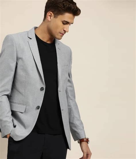 Dress Up Your Friday With A Modern Fit Casual Blazer