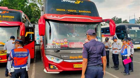 Dishub Kota Bandung Mulai Lakukan Ramp Check Di Pool Bus Pariwisata Dan