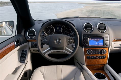 Mercedes-Benz ML 320 BlueTEC (2009) - picture 17 of 21