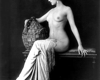 1920 S Era Nude Ziegfeld Follies Actress Martha