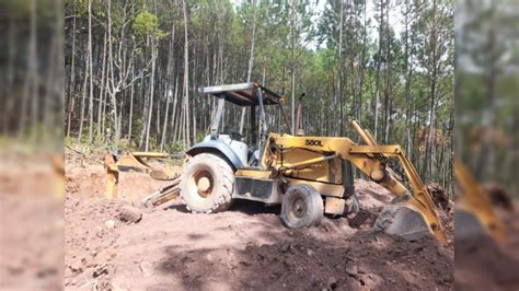 Recuperan retroexcavadora con reporte de robo en el Varaloso Coalcomán