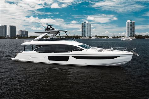 Azimut Flybridge Marinemax Yacht Center