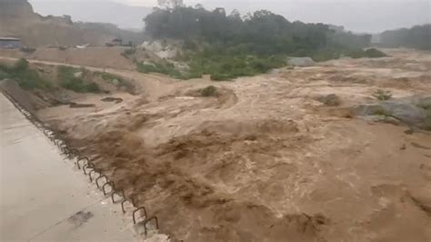 Fuertes lluvias dejan crecida de ríos y daños en puentes en Oaxaca