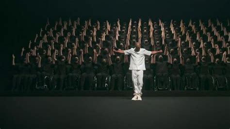 Paris La Chor Graphie R Alis E En Hommage Aux Jeux Olympiques Et