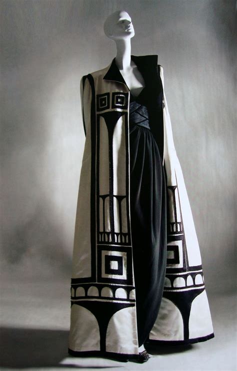 Pin by Светлана Светлана on Жилеты, болеро | Abayas fashion, Vintage ...