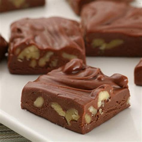 No Fail 5 Minutes Famous Fudge Recipe • 01 Easy Life