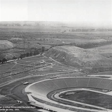 Huaca San Marcos y estadio de la UNMSM 1951 En Los orí genes de la