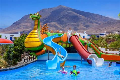 Top 7 Best Family Hotels in Lanzarote 🥇