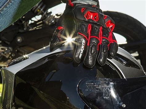 Seventy Degrees Presenta Sus Nuevos Guantes Naked