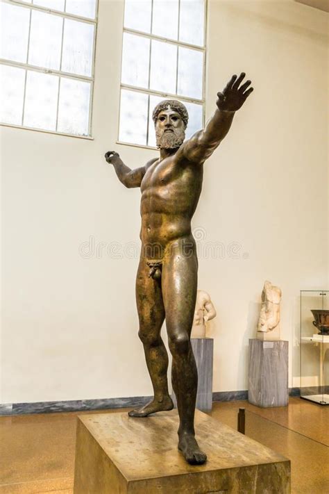 Statue En Bronze De Zeus Ou De Poseidon Dans Le Mus E Arch Ologique