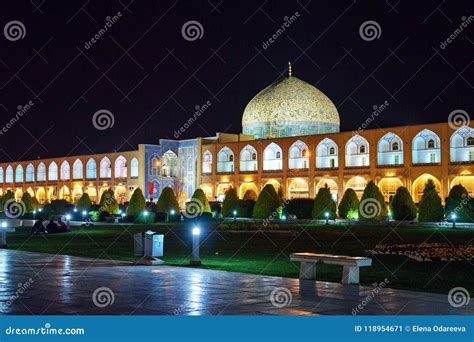 Sheikh Lotfollah Mosque at Night. Isfahan. Iran Stock Image - Image of ...