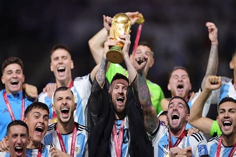 Messi Toca El Cielo Al Levantar La Copa Del Mundo Panam Am Rica