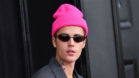 Justin Bieber S Nearly Nude Snow Day Photos Sparks Social Media Frenzy Yardbarker