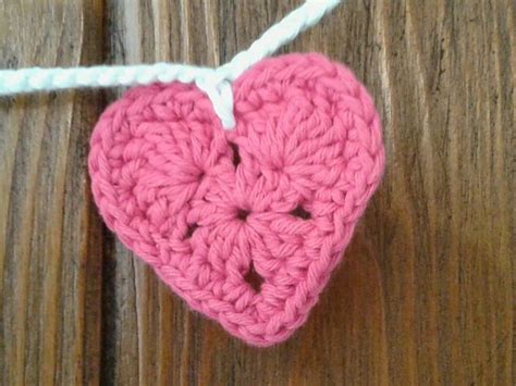 Guirnalda De Corazones Calados Tejida A Crochet Guirnalda