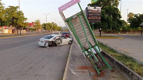 Auto Se Estrella Contra Parada De Camiones En El Tres R Os En Culiac N