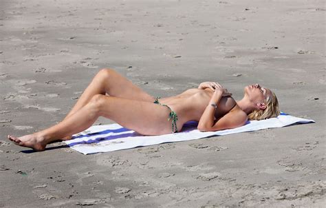 Celebrities In Hot Bikini Sophie Monk Pop Singer In Bikini